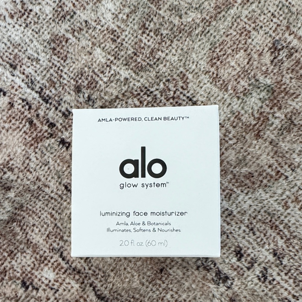NWT ALO Yoga Luminizing Face Moisturizer